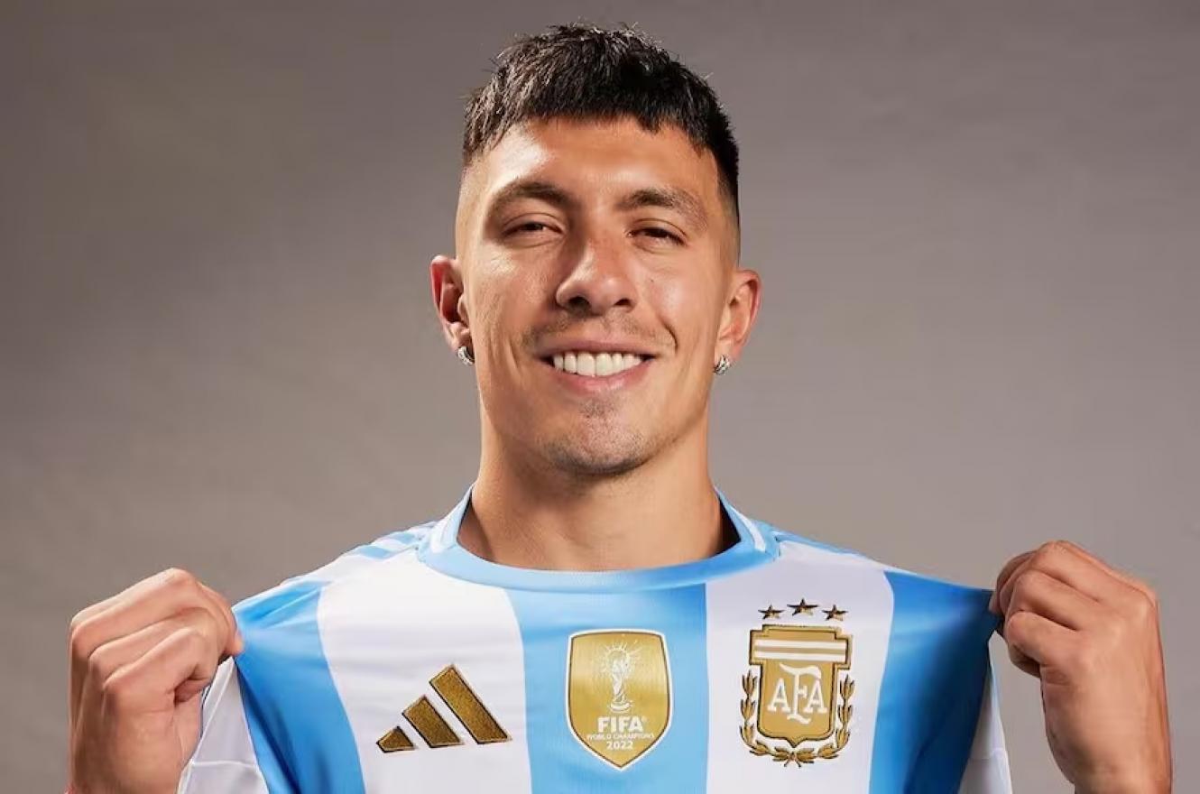 Lisandro Martínez le respondió a Paul Scholes: “Lo tirás en Argentina y no sobrevive”