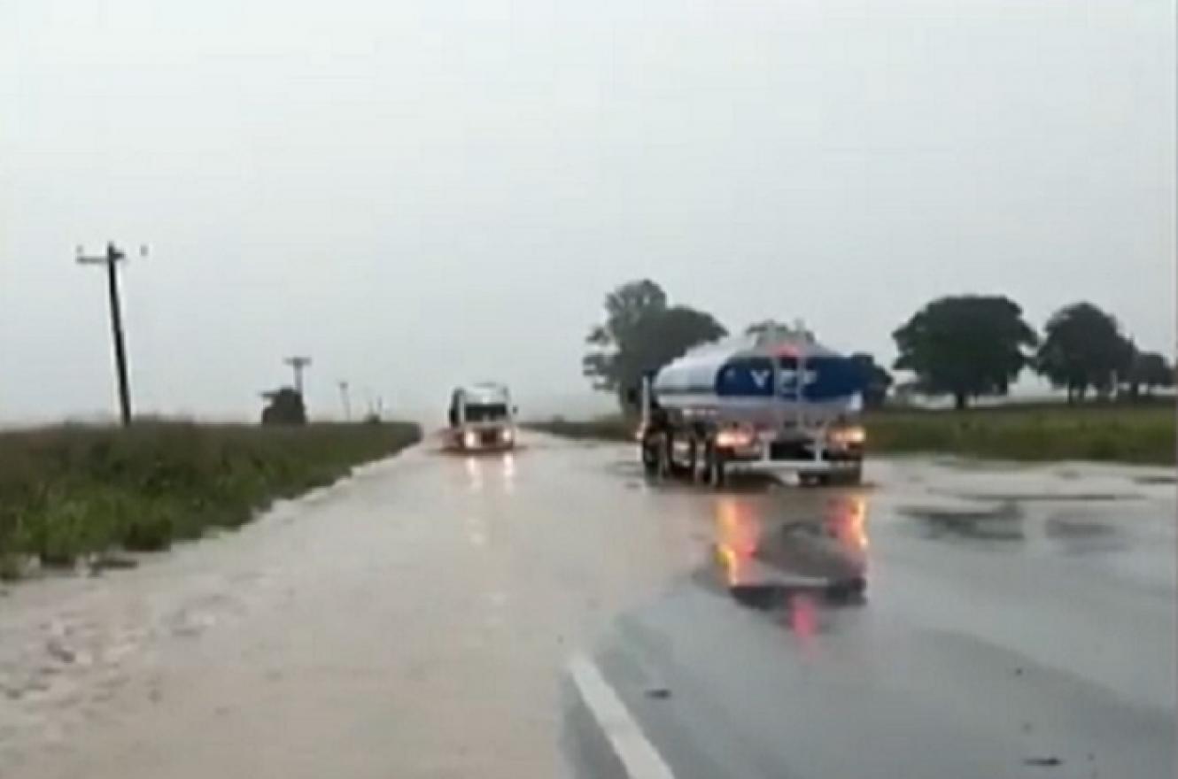 Llovieron 120 mm en una zona de Entre Ríos y hubo complicaciones en rutas