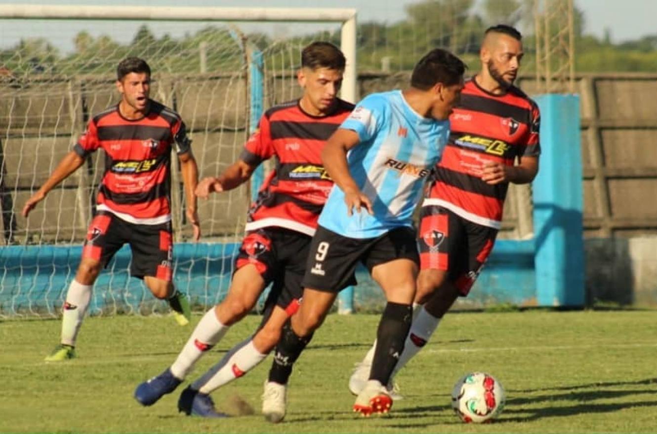 Fútbol: Belgrano y Argentino golearon para instalarse entre los ocho mejores