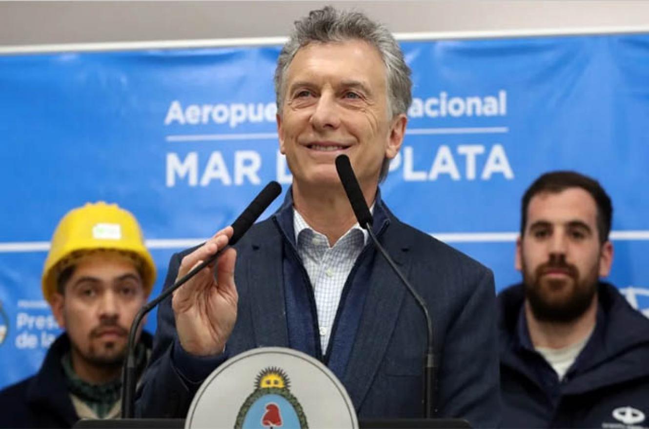 Macri en el aeropuerto de Mar del Plata
