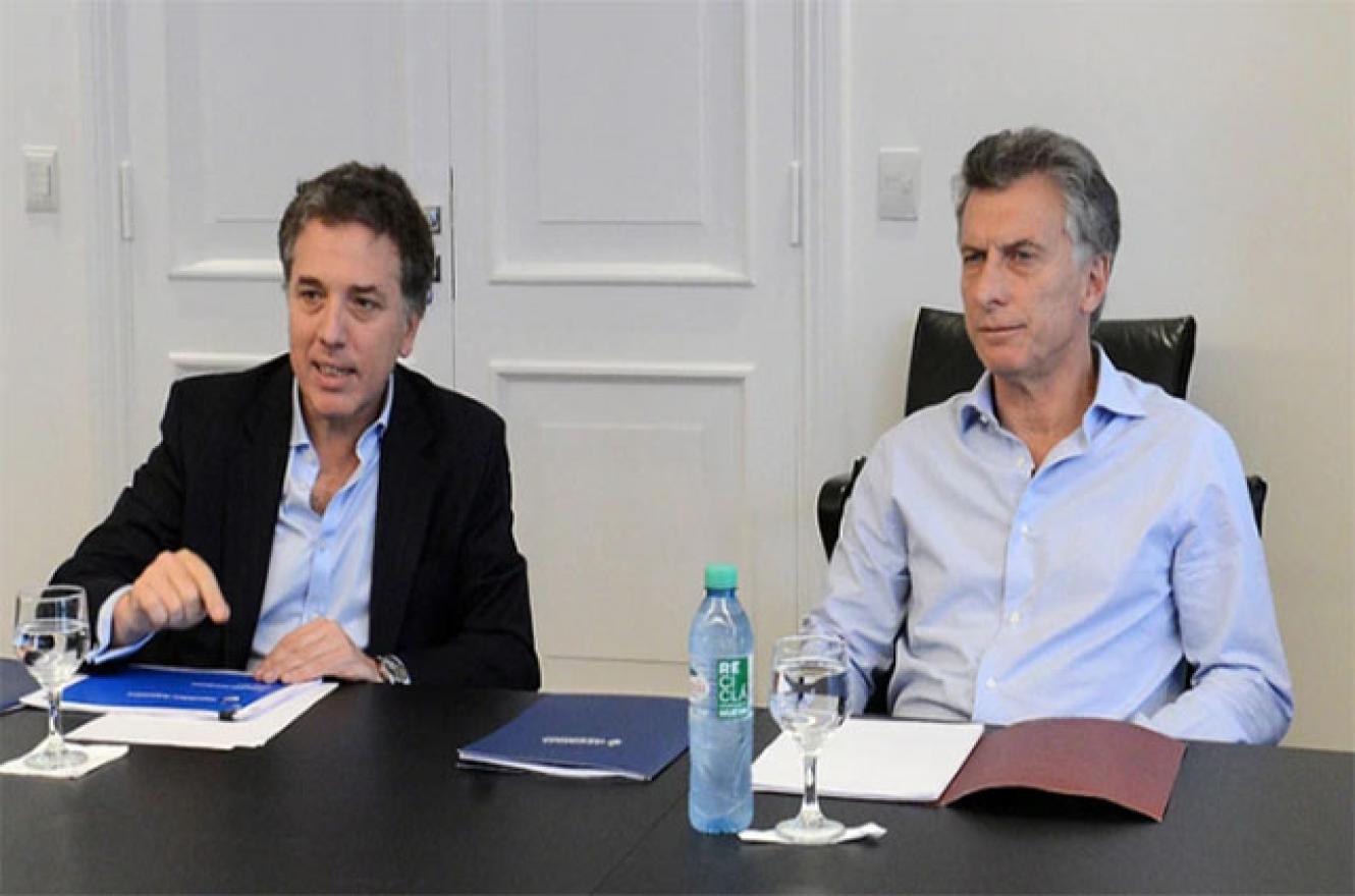 Mauricio Macri y el ministro de Hacienda, Nicolás Dujovne, en pleno análisis de las medidas económicas.