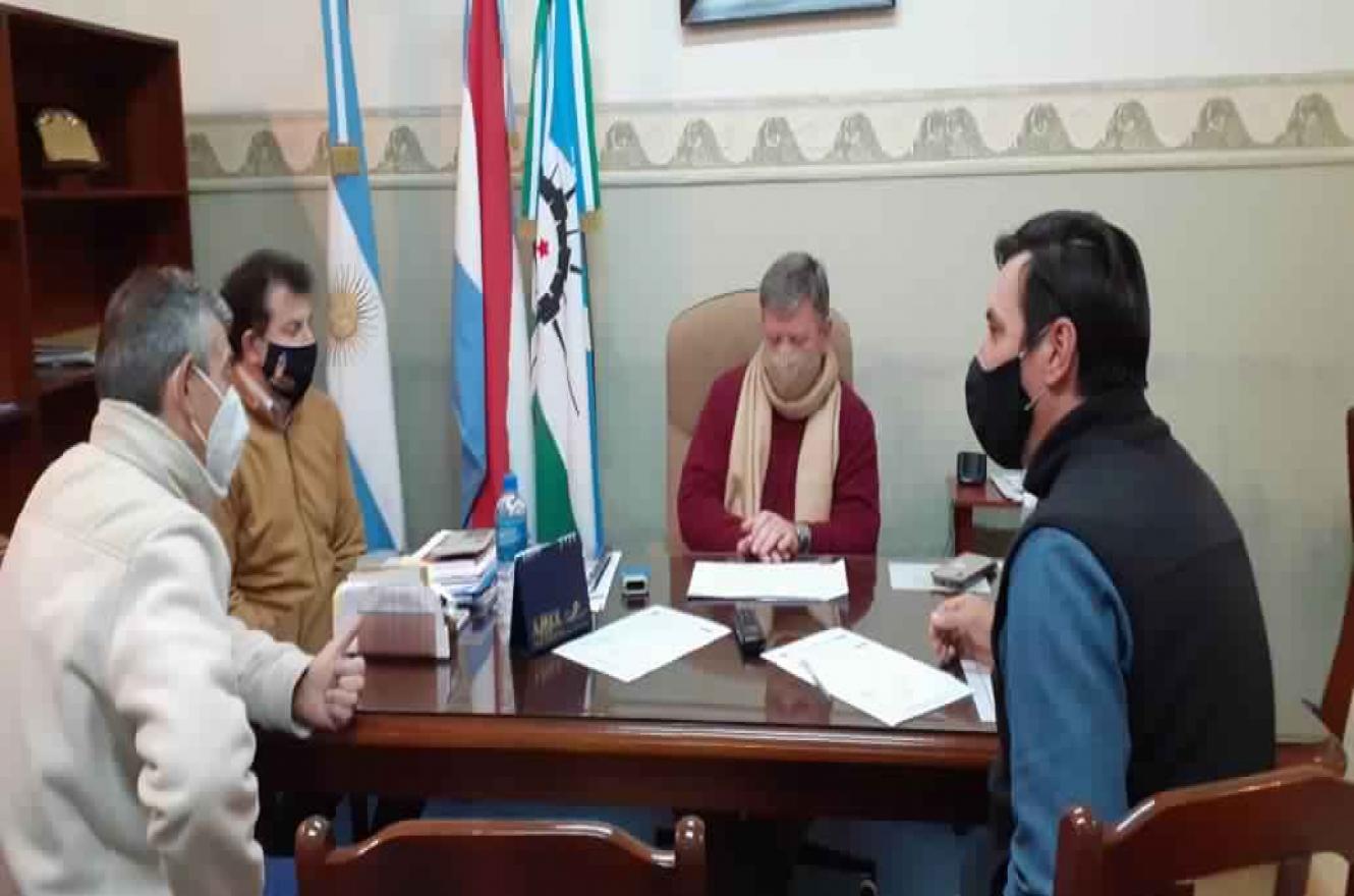 Firmaron el acuerdo salarial en el Municipio de María Grande