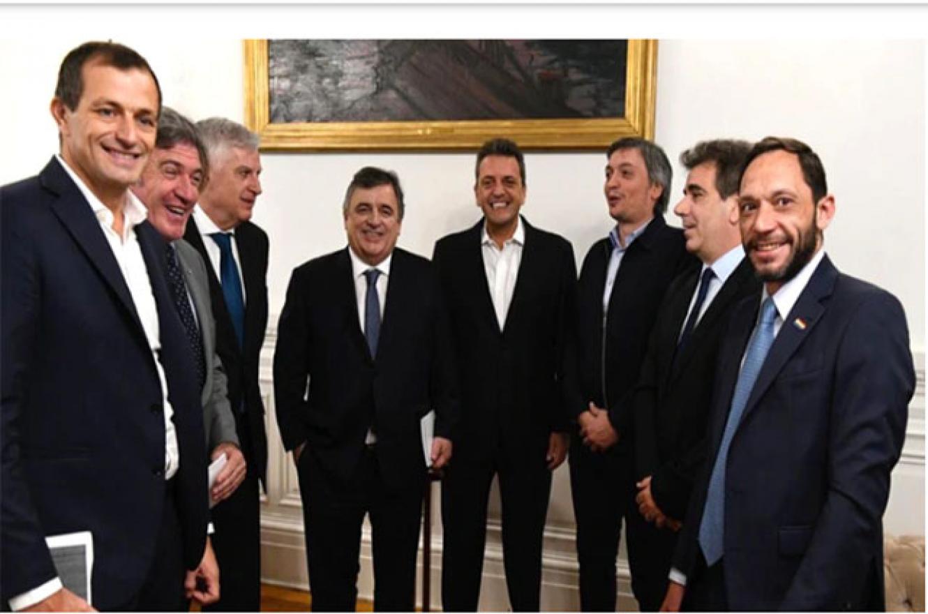 Sergio Massa con Máximo Kirchner y los jefes de bloque