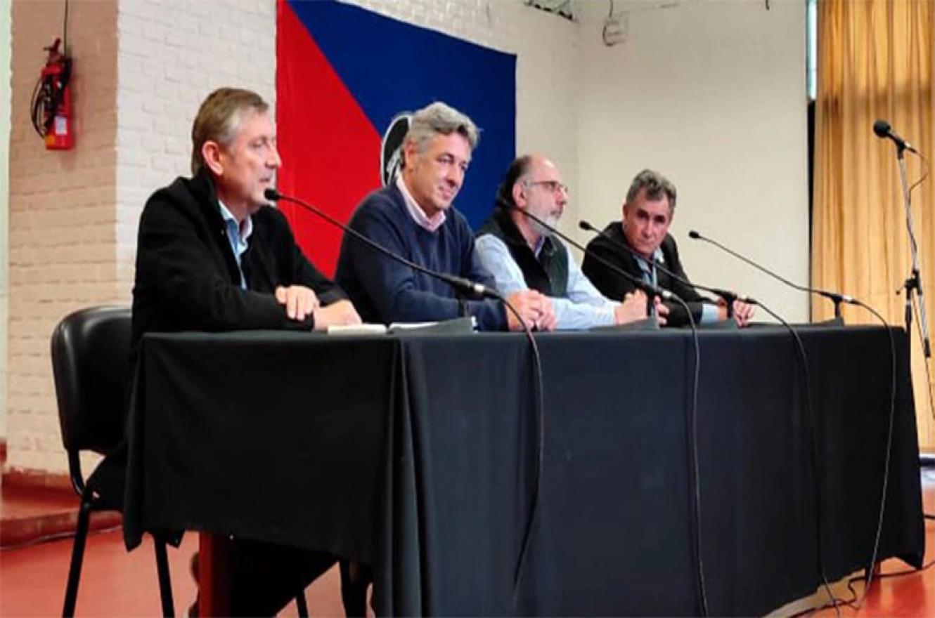 Los dirigentes de la Mesa de Enlace durante una conferencia de prensa en la Rural de Río Cuarto.