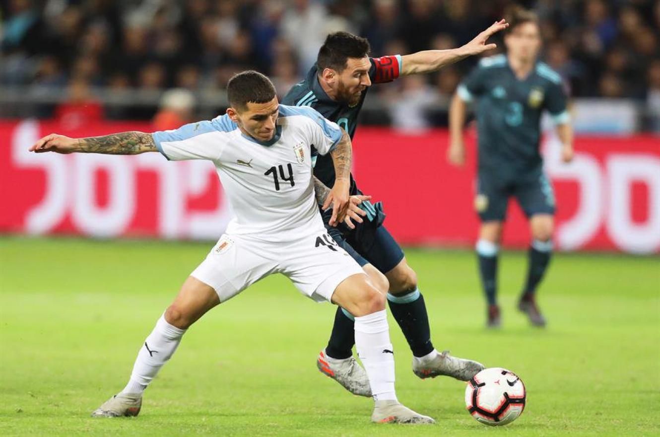 Amistoso: Argentina cerró el año con un agónico empate en el clásico ante Uruguay