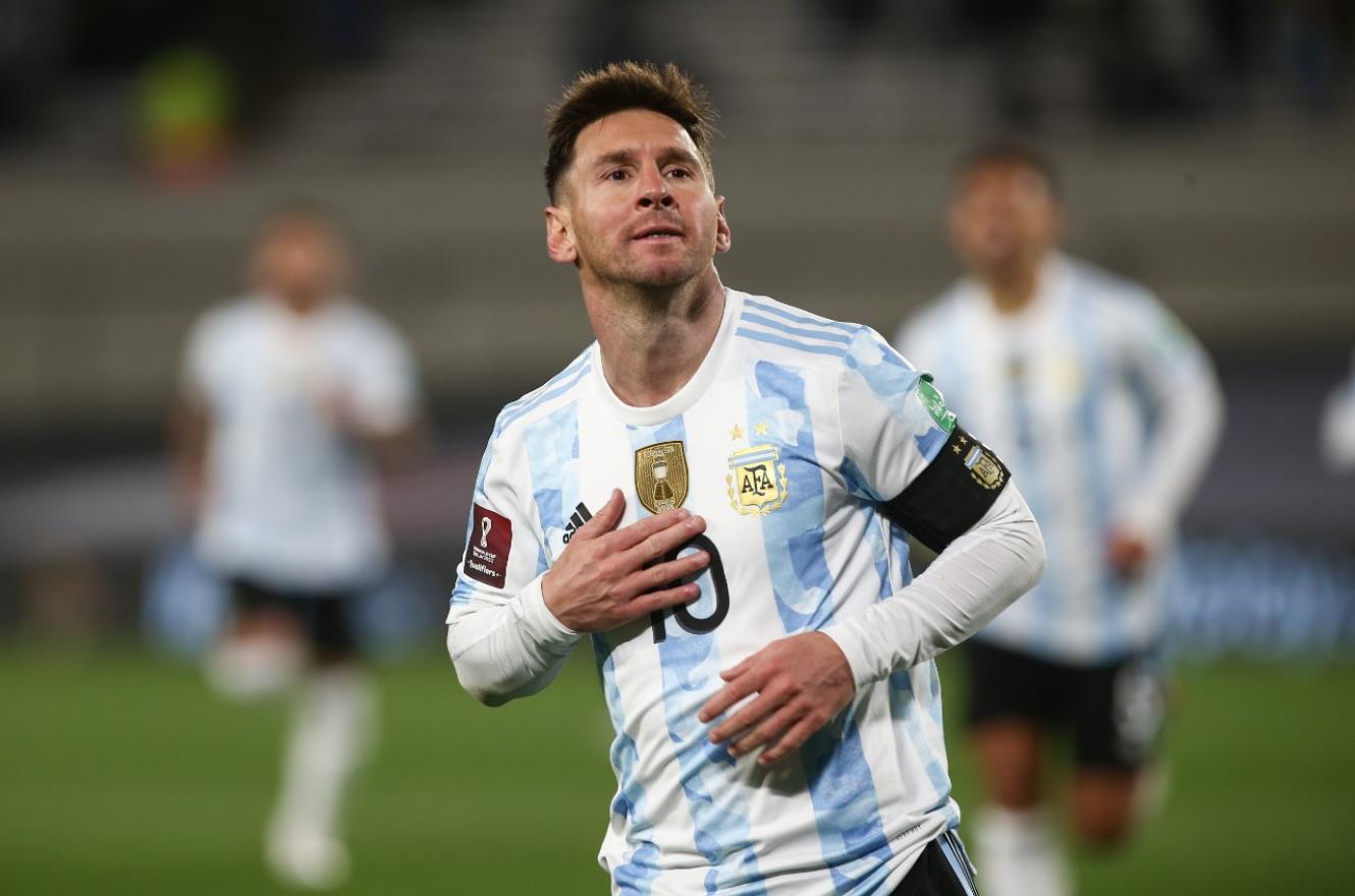 Con tres goles de Messi, Argentina venció a Bolivia en la vuelta del público a la cancha