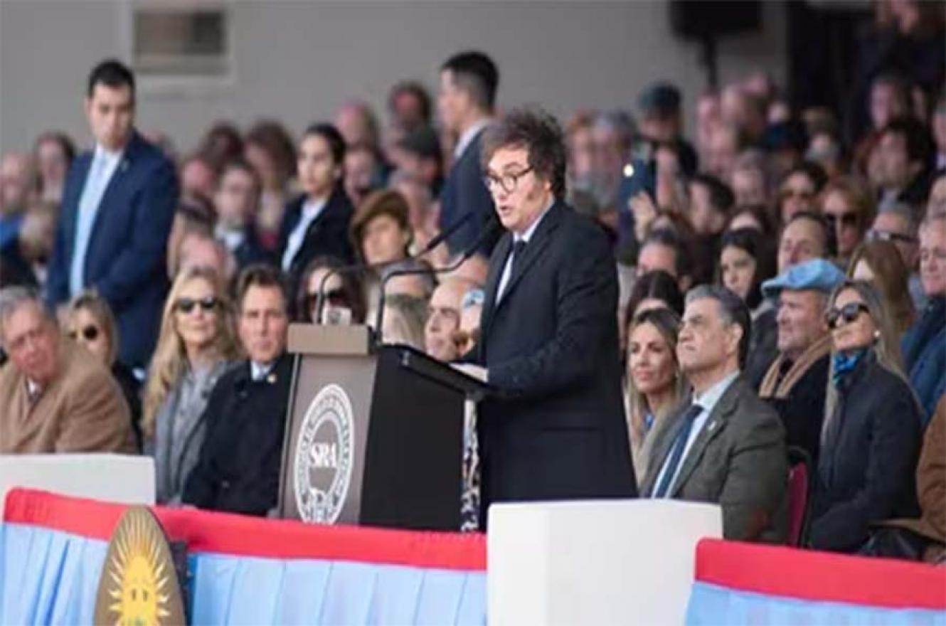 Javier Milei pidió paciencia al campo: “Nadie tiene tantas ganas como nosotros de salir del cepo y las retenciones”. El Presidente dijo que para hacerlo deberá finalizar con el ordenamiento de la macroeconomía; aseguró que “cuando al campo le fue bien, al país le fue bien”.
