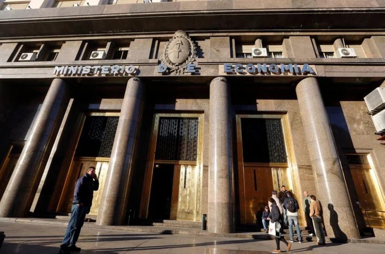 El gobierno advirtió que liberará la importación de neumáticos si no se llega a un acuerdo