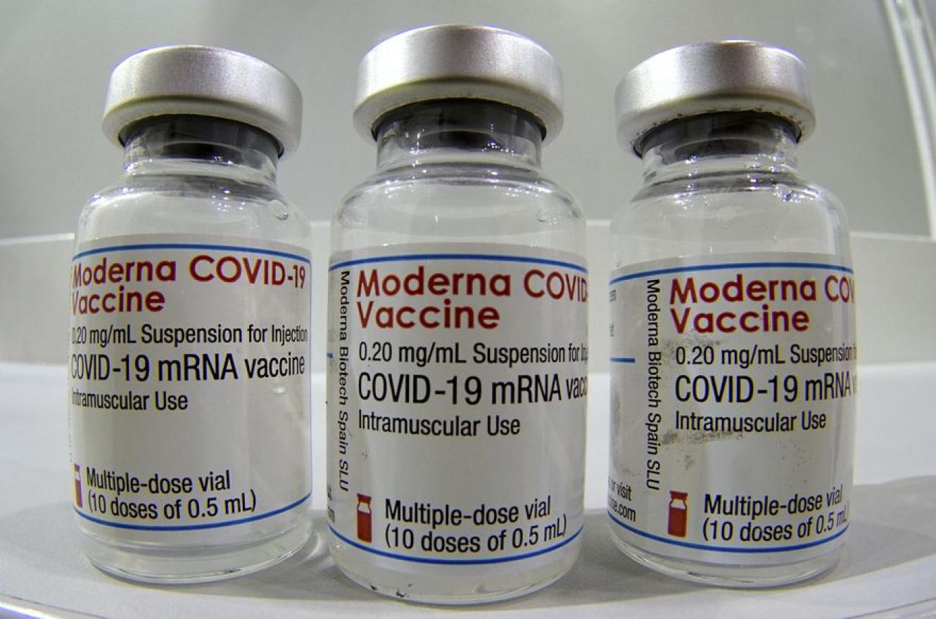 El Ministerio de Salud incluirá la vacuna de Moderna en el estudio de combinación de dosis