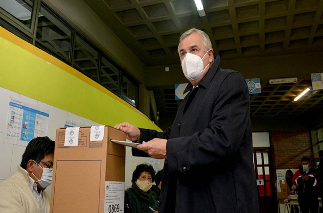Gerardo Morales votando