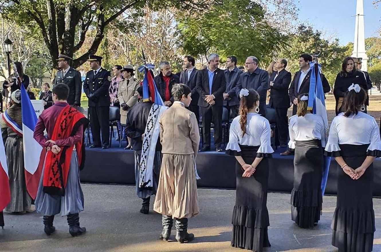 El acto protocolar se realizó en la plaza Urquiza.