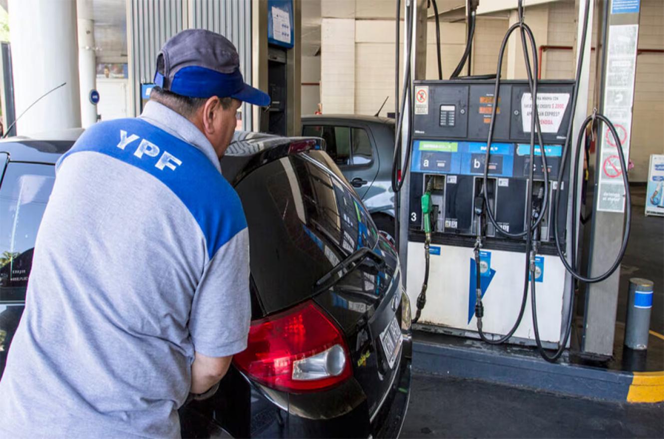Desde este domingo el precio de la nafta y el gasoil aumentará 1% promedio en las estaciones de servicio de YPF y se espera mayores aumentos en las demás petroleras.