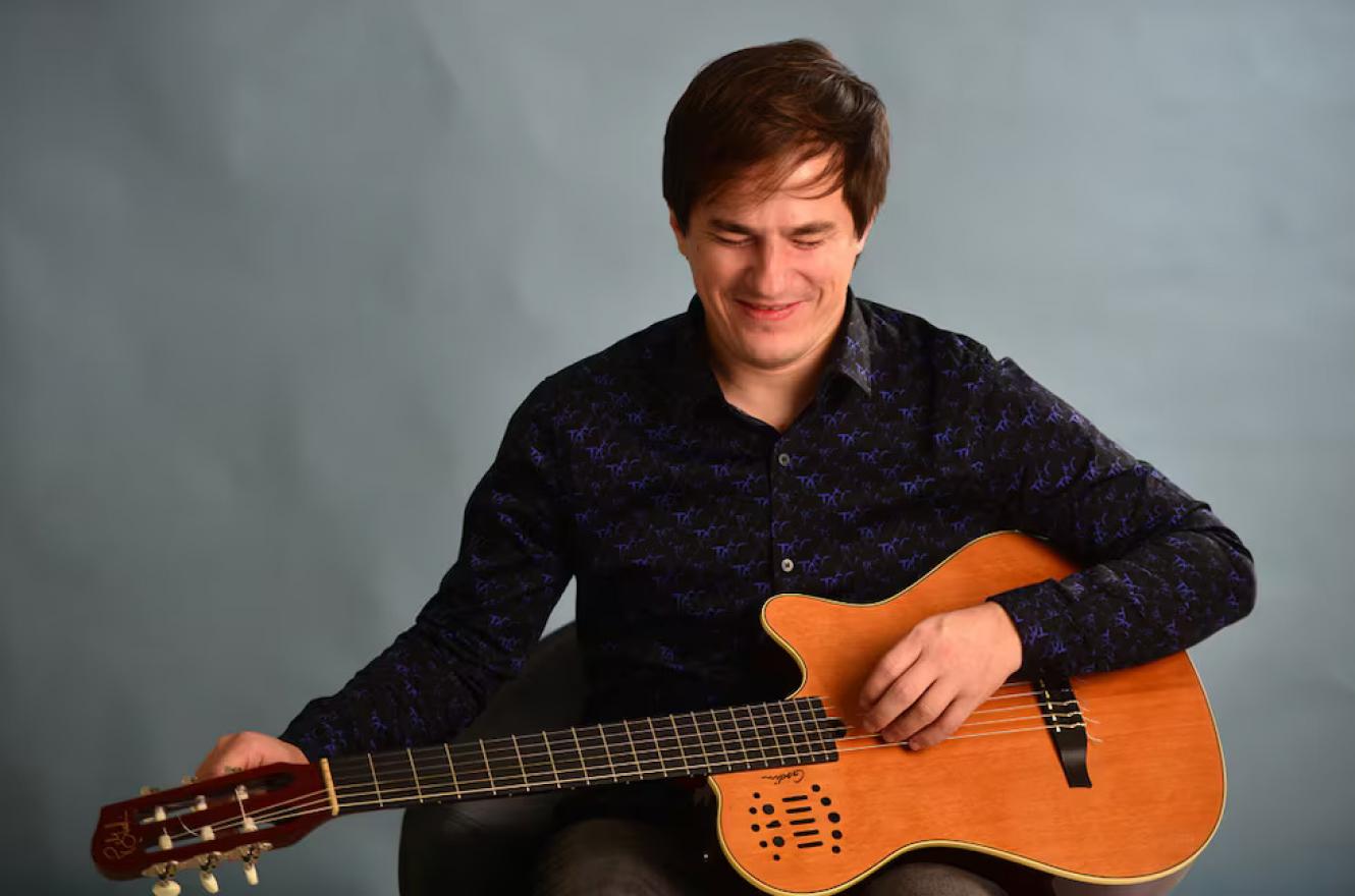 Nahuel Pennisi actuará esta noche en el Anfiteatro Héctor Santángelo, con entrada libre y gratuita.