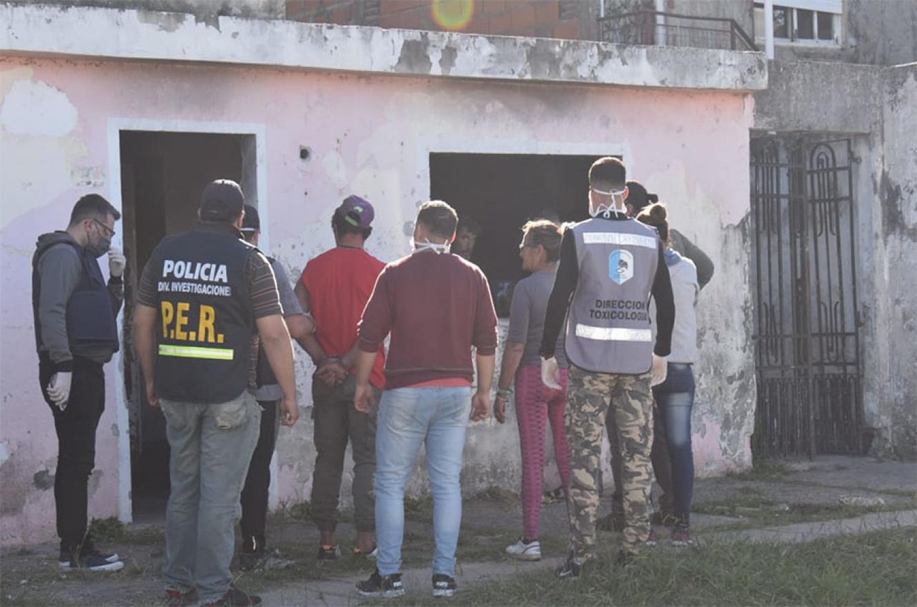 En Gualeguaychú se realizaron tres allanamientos por narcomenudeo.