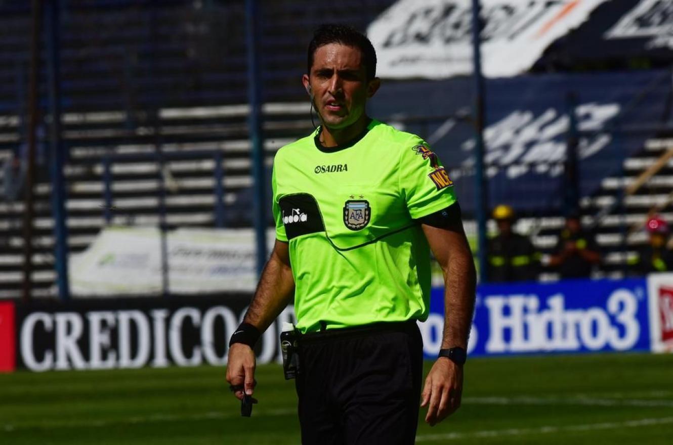 Definieron los árbitros para la fecha 12: Nazareno Arasa dirigirá Vélez-Patronato