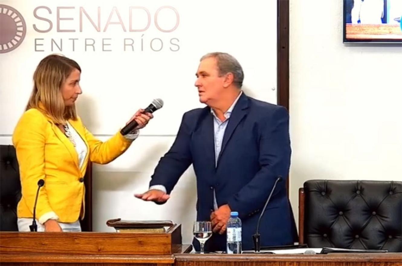 Imagen de archivo de la jura del senador Daniel Olano.