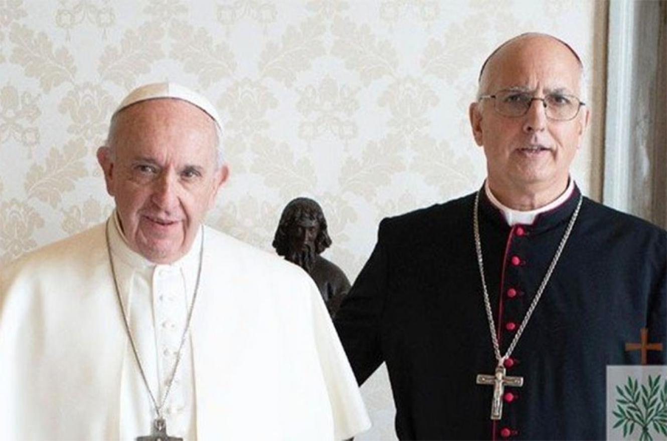 El Papa Francisco junto al obispo castrense Santiago Olivera.