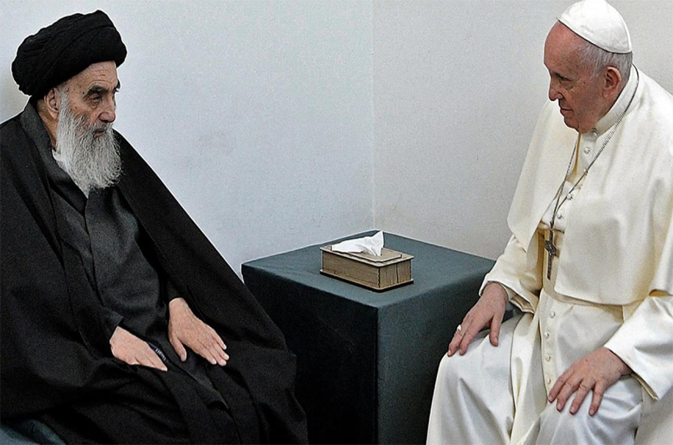 Diálogo histórico. Francisco visitó a Al-Sistani en su residencia.