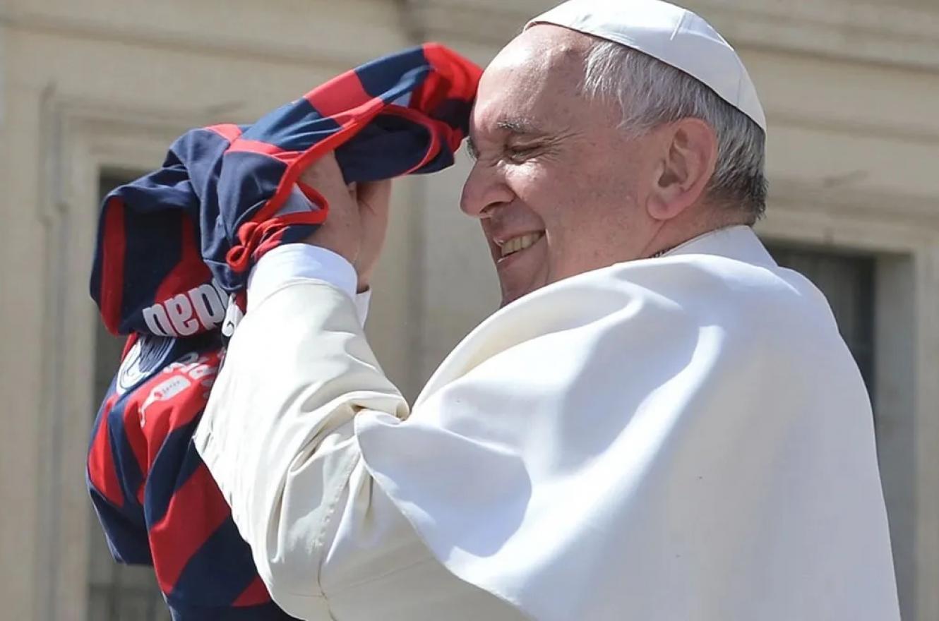 San Lorenzo despidió al Papa Francisco y ante Central usará una camiseta en su homenaje