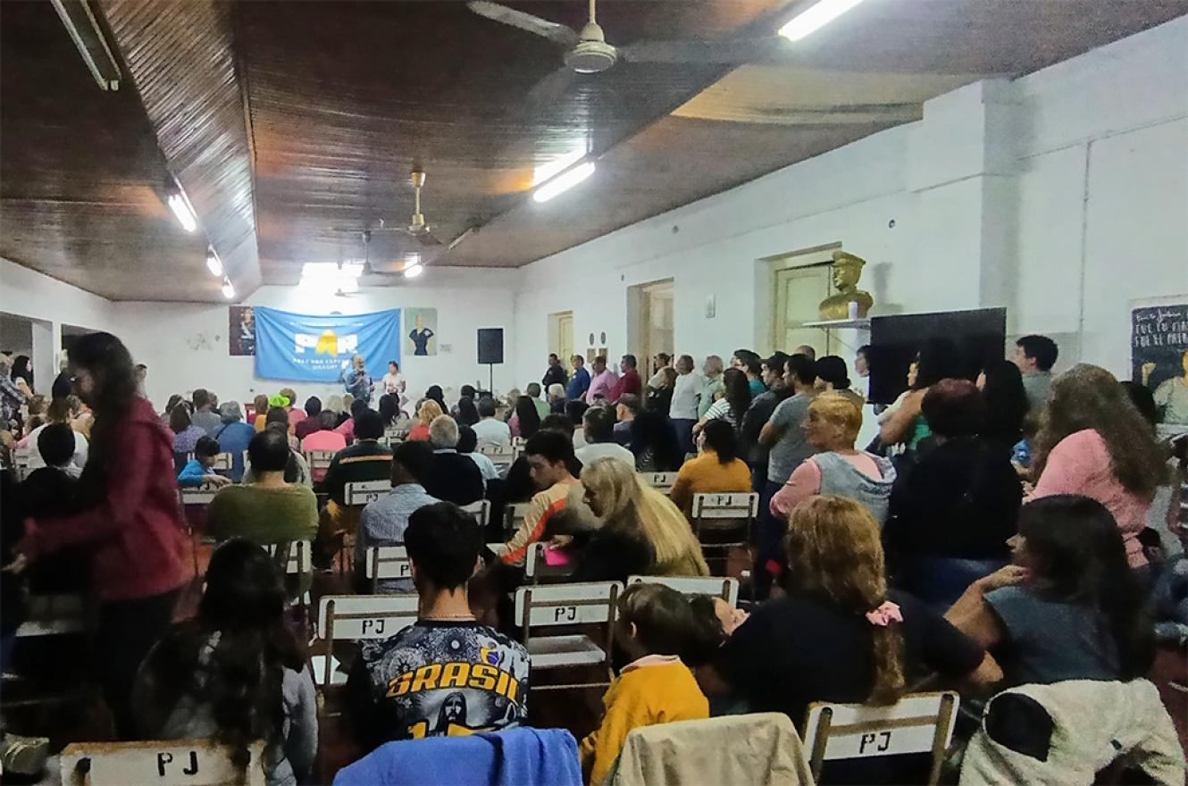 En Gualeguay, los integrantes de PAR advirtieron que “la única unidad es con el pueblo” y que “la militancia no aceptará listas armadas en oficinas ni candidaturas digitadas: la militancia quiere votar, participar y decidir”.