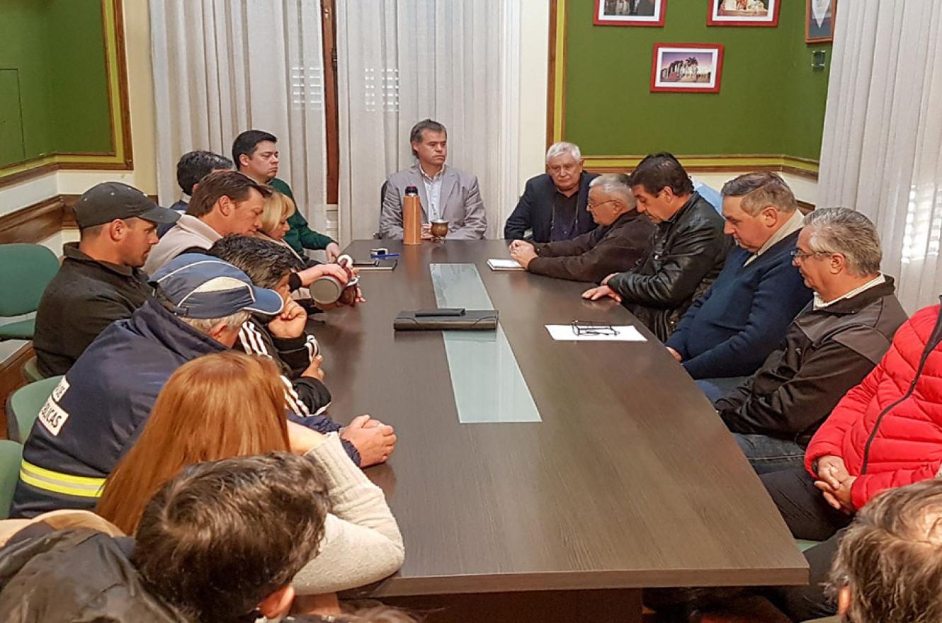 El intendente de Gualeguaychú presidió la primera reunión paritaria con los trabajadores municipales que reclaman un aumento del 25 por ciento.