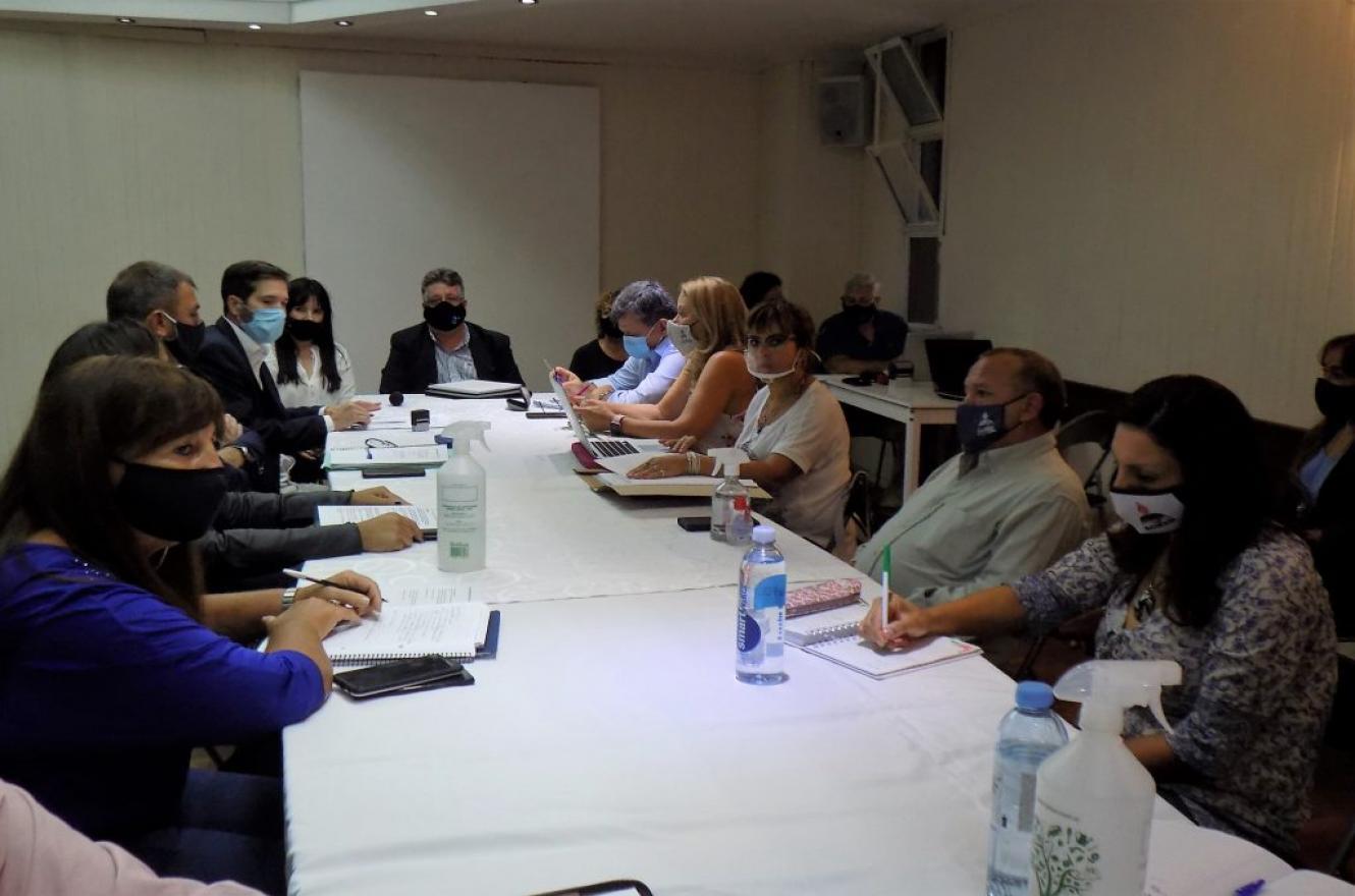 El gobierno convocó a los gremios docentes para el 29 de marzo
