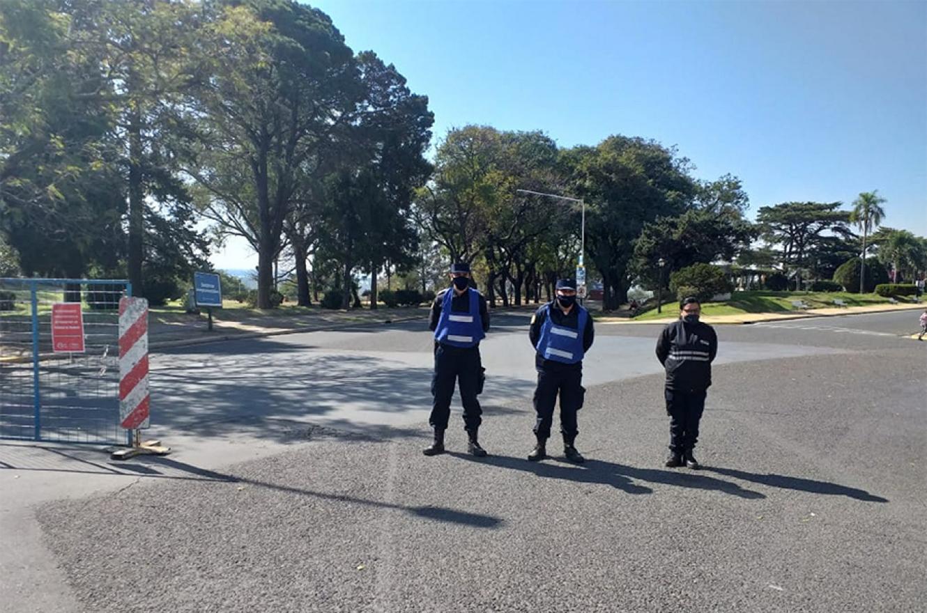 Se restringirá la circulación de vehículos en parques y paseos y se reforzarán los controles nocturnos. Se trabajará en conjunto con la Municipalidad de Paraná.