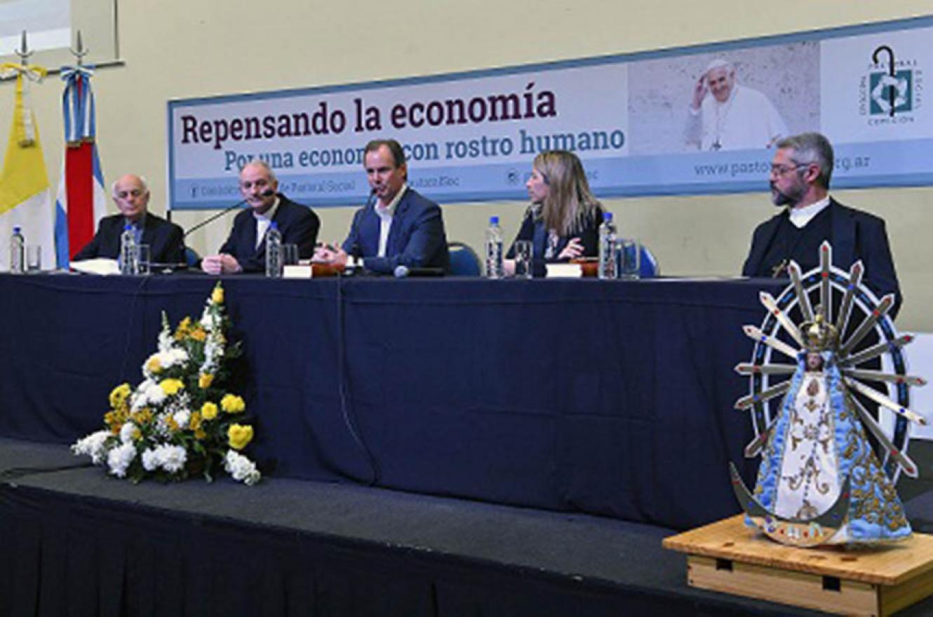El seminario de la Pastoral Social deja una postal futurista en Paraná con fuerte sesgo “Albertista”.