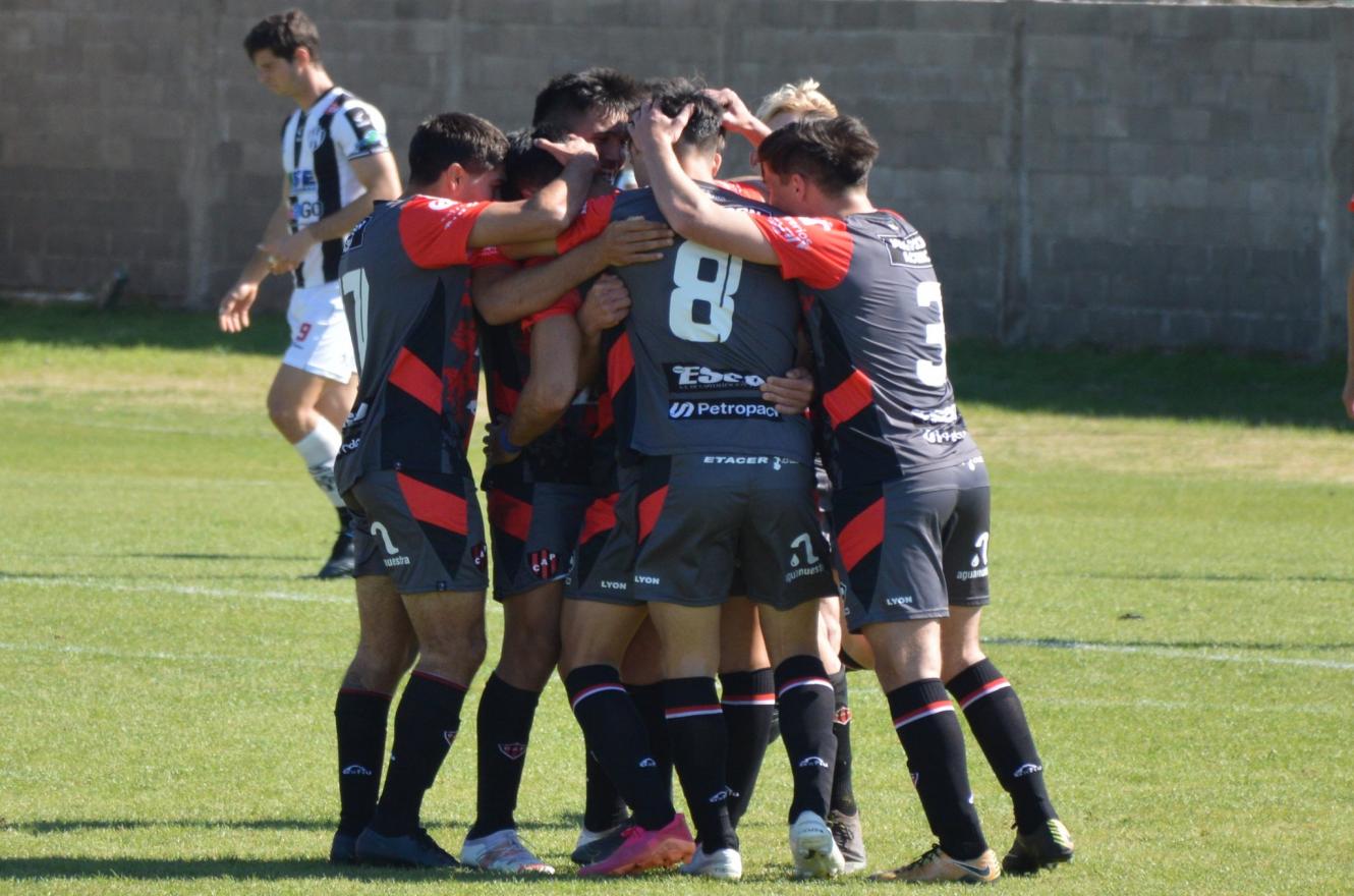 Reserva: Patronato lo dio vuelta ante Central Córdoba y festejó por primera vez de local
