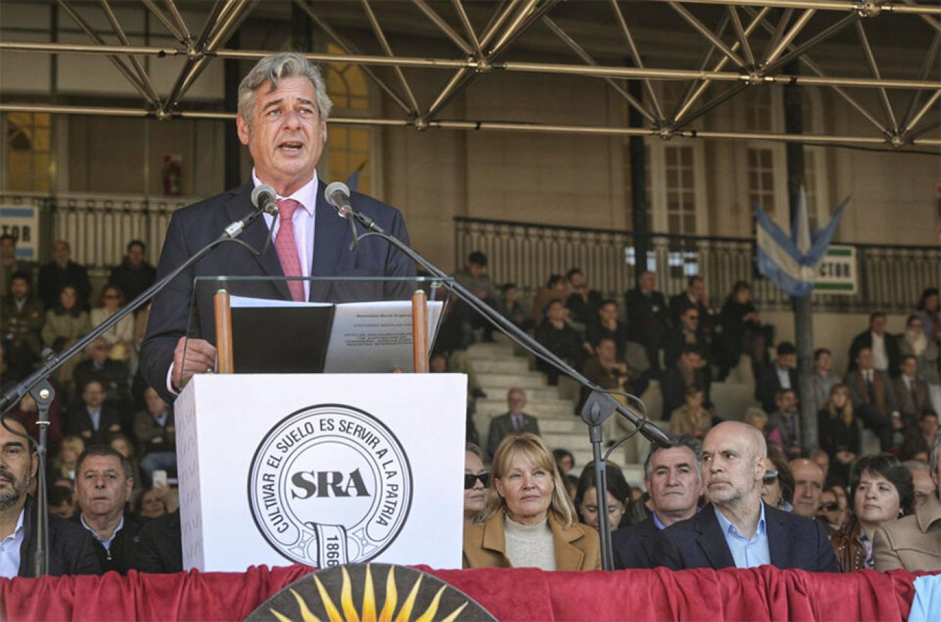 Nicolás Pino, presidente de la Sociedad Rural, criticó el “saqueo al campo”, pero extendió un crédito inicial del campo al nuevo ministro de Economía.