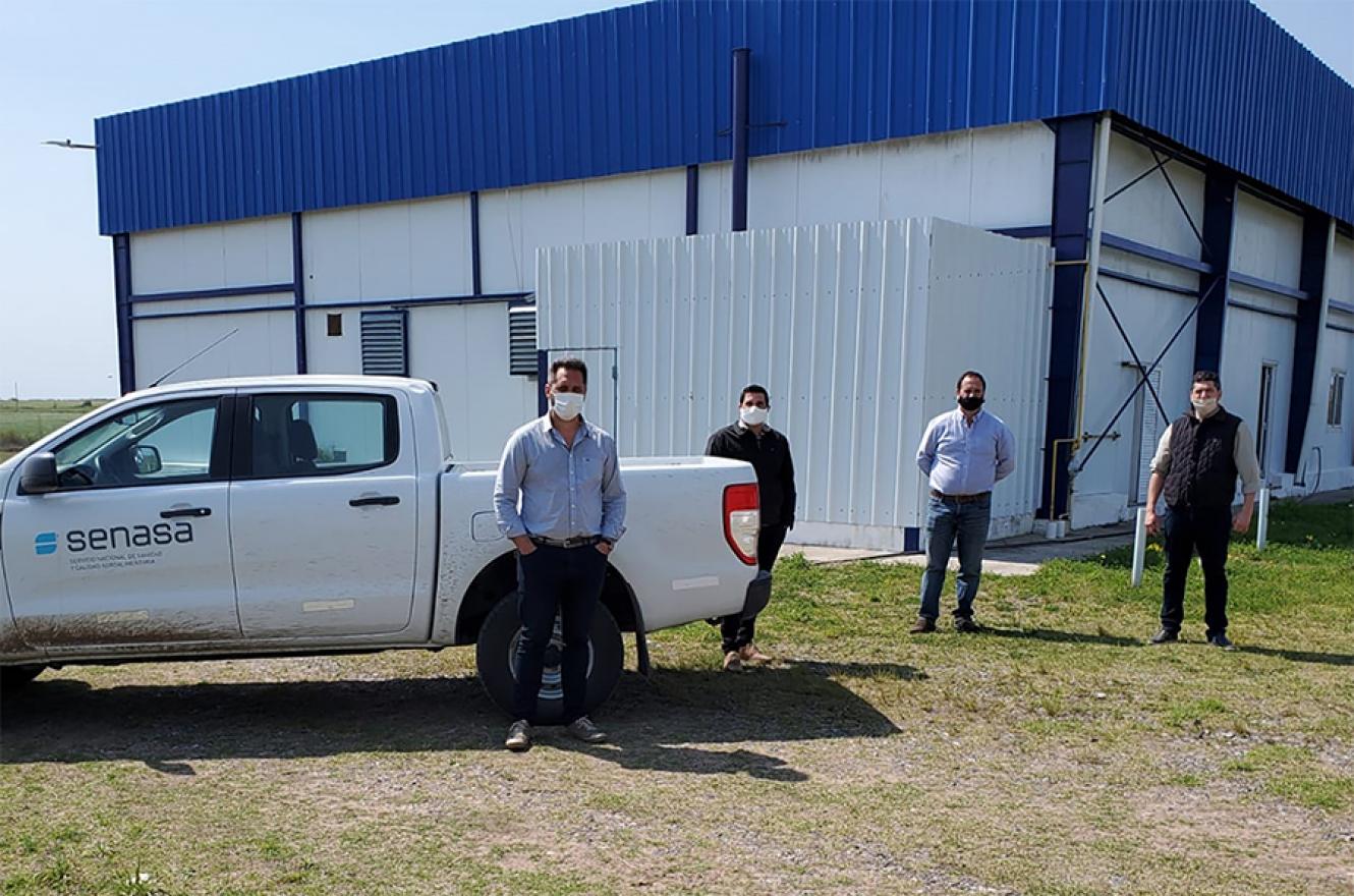 La planta actualmente se encuentra cerrada y la están readecuando, ya que estaba orientada a trabajar con productos y subproductos de origen avícola y ahora proyectan trabajar con porcinos.