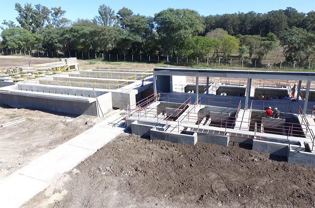 La Planta Potabilizadora y Optimización de agua en la localidad de La Paz se encuentra con un 99,87 por ciento de avance, y demandó una inversión de 453.916.221,88 pesos.