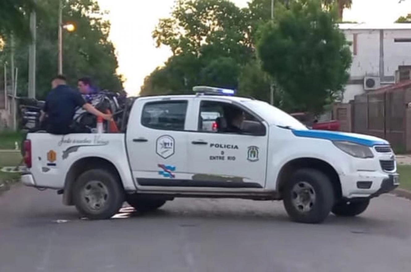 Un motociclista perdió la vida al chocar con una camioneta en calle del Poncho y de la Yerra.
