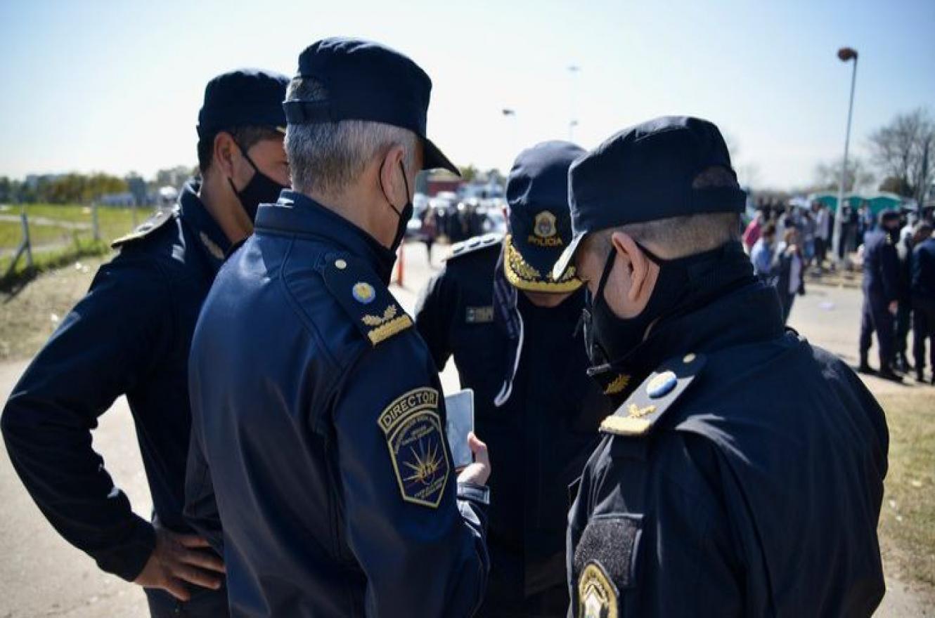 Kicillof anunció que el nuevo salario mínimo de la Policía Bonaerense será de $44.000