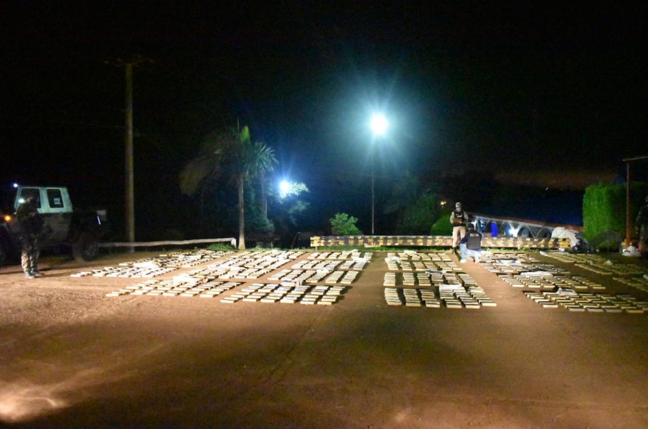 En la localidad misionera de Puerto Rico, Prefectura Naval secuestró 50 bultos con 1.461 “panes” de marihuana, con un peso superior a los 1.504 kilos. 