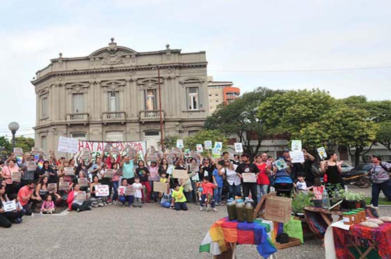 La protesta se realizó ayer por la tarde frente al Palacio de Tribunales de Gualeguaychú.