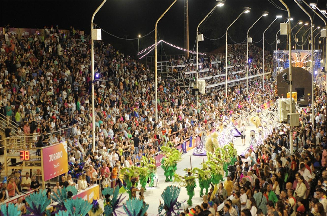 Con un lleno total y con localidades agotadas en el Corsódromo, el Carnaval del País se despidió de su edición 2024 antes 25 mil personas.