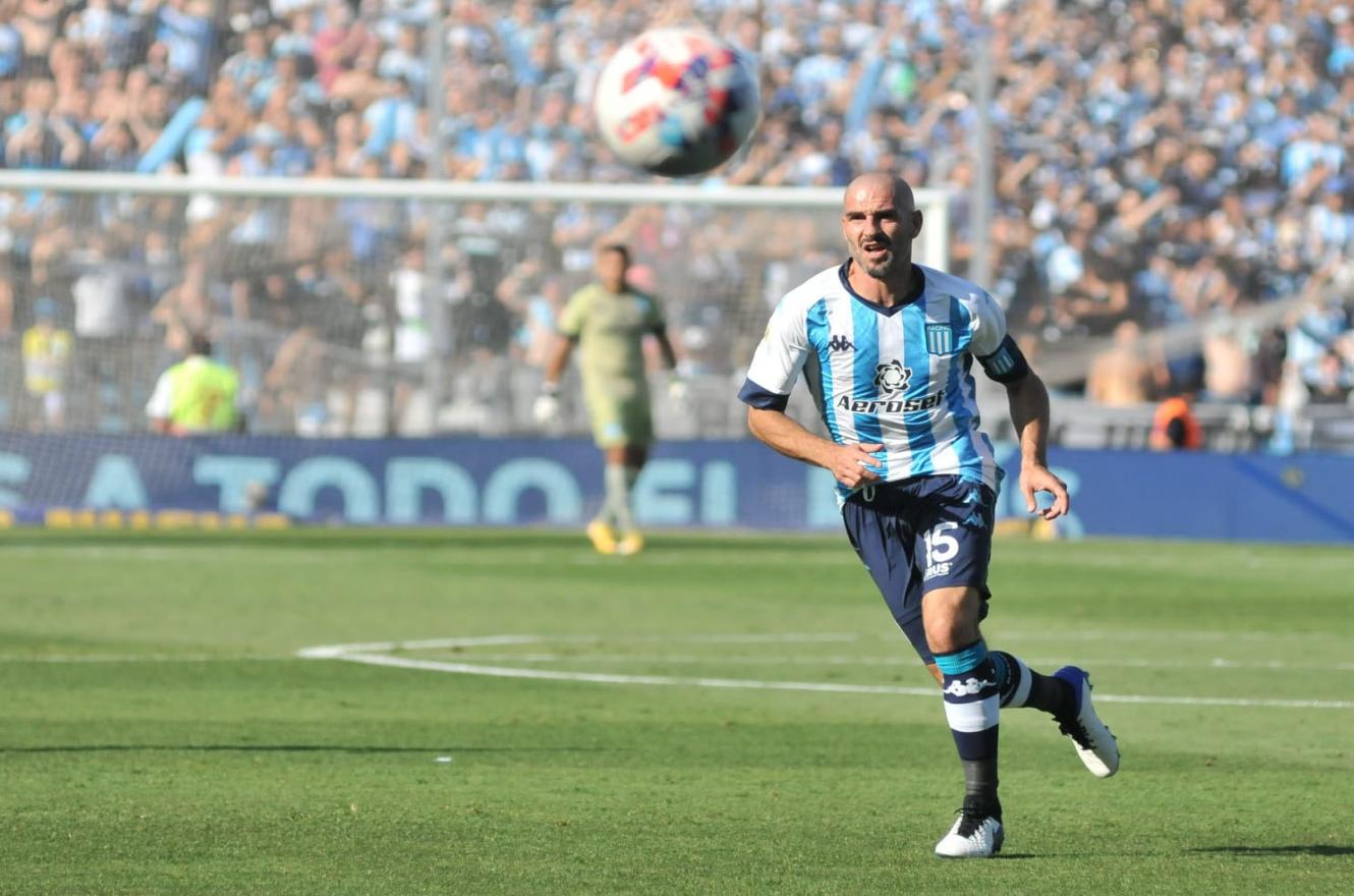 Racing derrotó a Godoy Cruz y celebró la clasificación en la despedida de “Licha” López