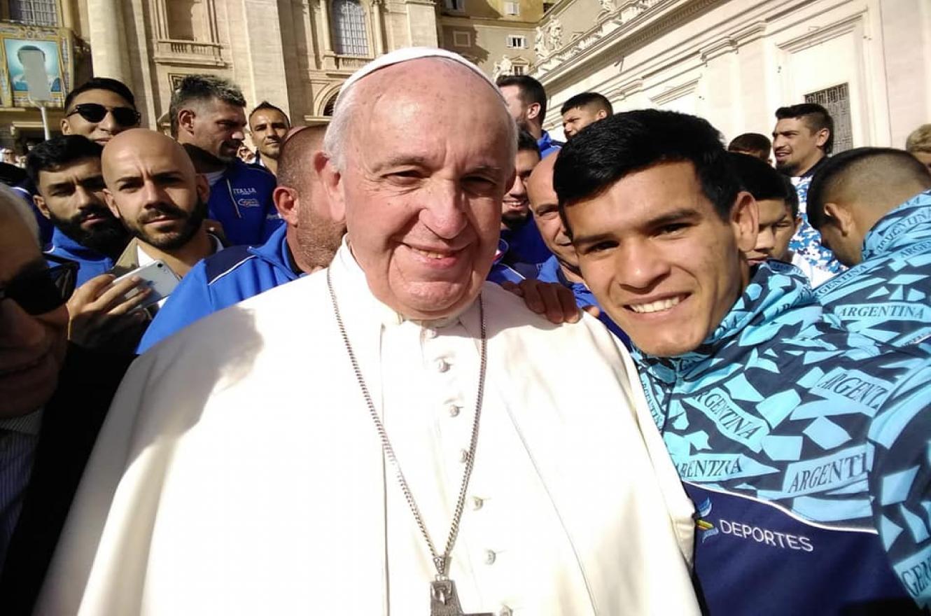 De gira por Roma con la selección nacional, el entrerriano Alexis Rebozzio conoció al Papa