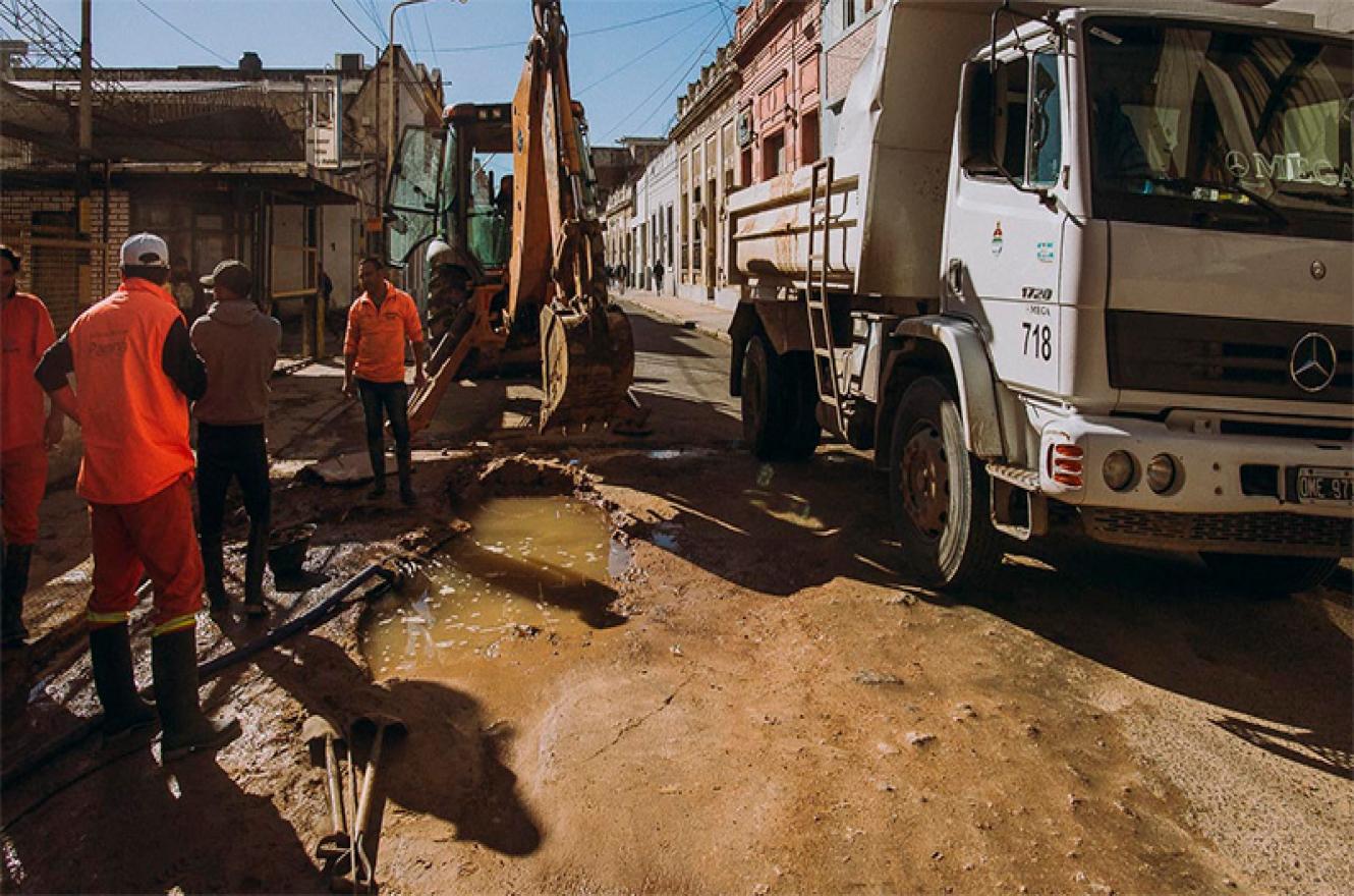 reparación caño calle Andrés Pazos