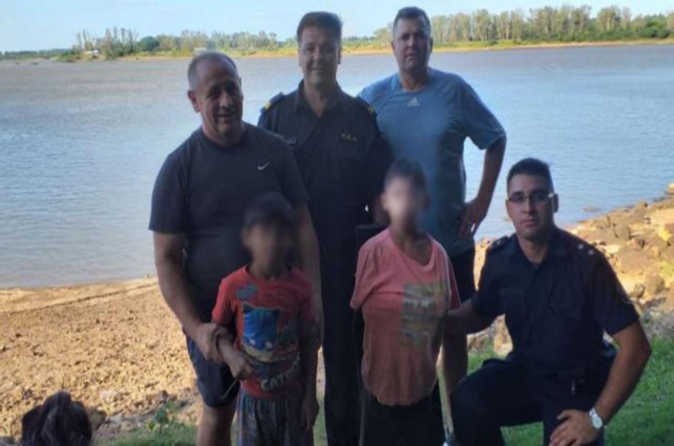 rescatistas en el río Uruguay