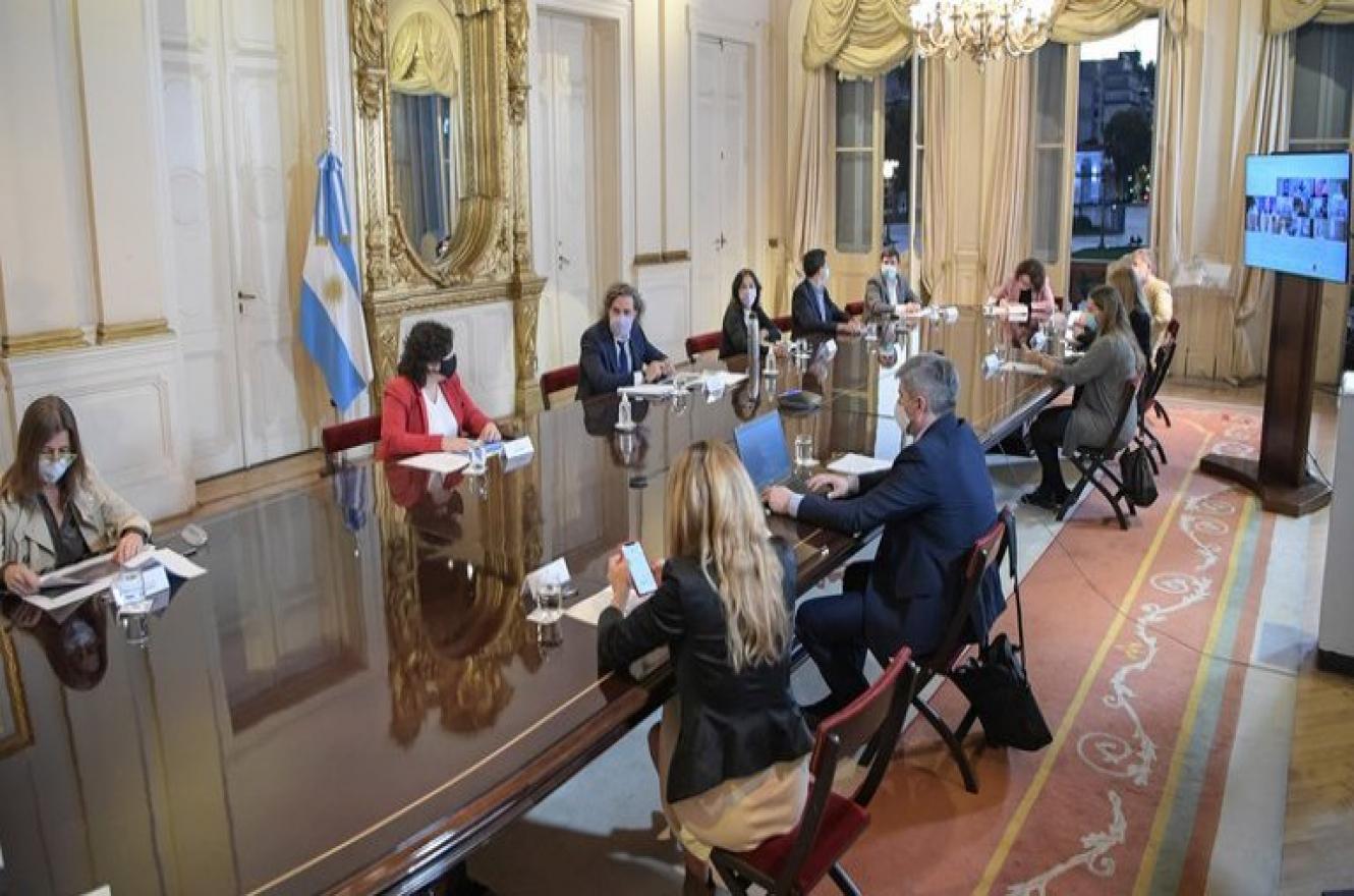 reunión con expertos médicos