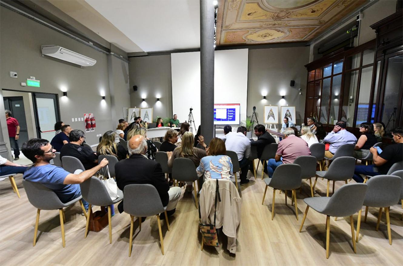 La reunión partidaria se desarrolló en el Salón “Mariano Moreno” del Concejo Deliberante de Paraná y también por vía remota.