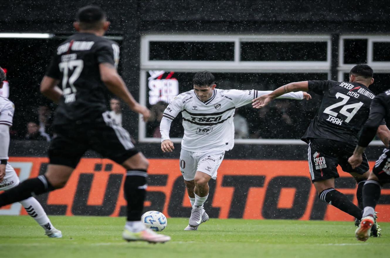Deportivo Riestra venció a Platense y dio un buen paso en la lucha por clasificar
