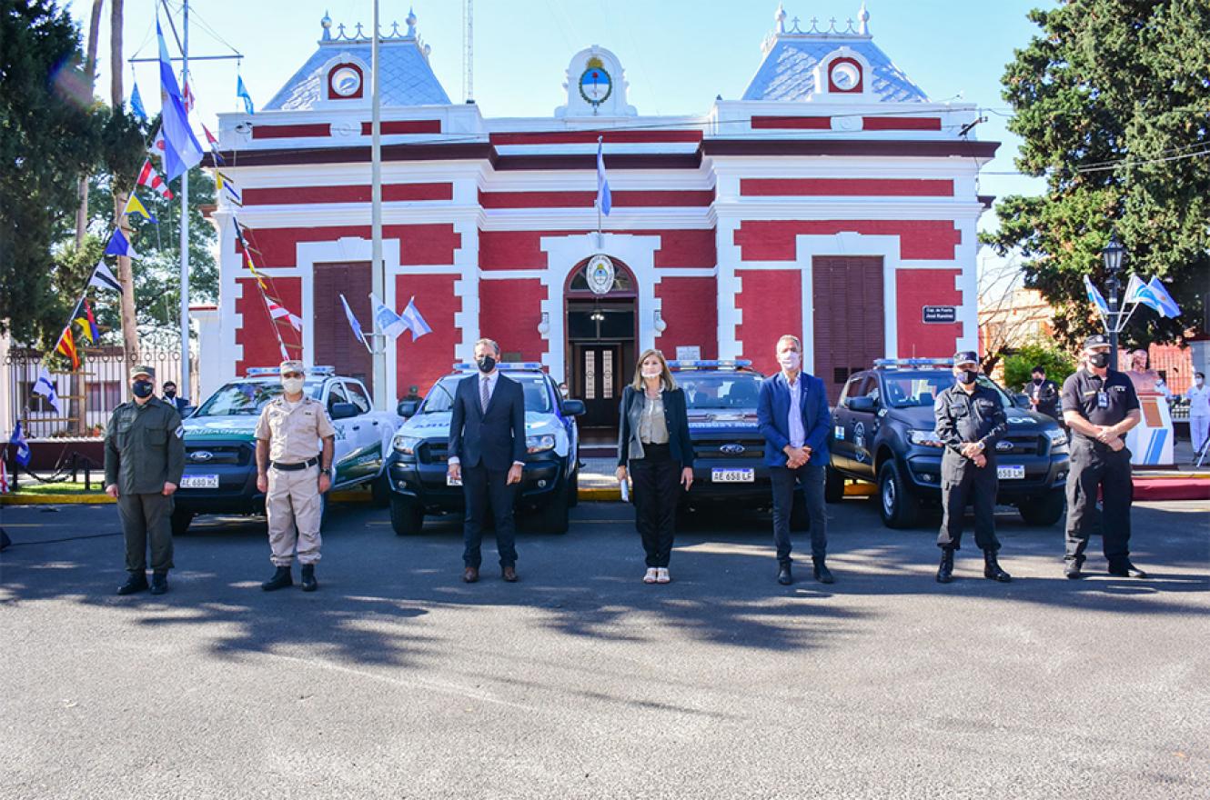 La ministra Rosario Romero encabezó el acto de entrega de los nuevos vehículos destinados a las Fuerzas de Seguridad federales del litoral que se realizó en Paraná.
