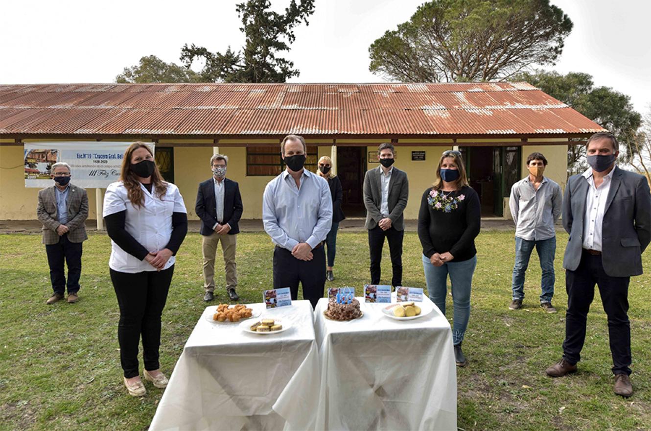 El gobernador visitó la centenaria Escuela Nº 19, Crucero Gral. Belgrano, de colonia Walter Moss, que tiene una matrícula de seis alumnos.