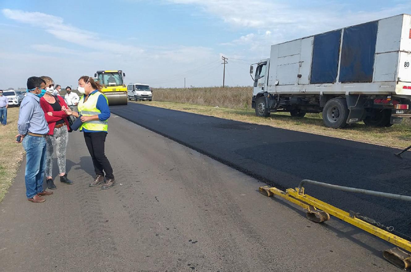 Autoridades de Vialidad supervisaron los avances de la obra de pavimentación de la Ruta Provincial N° 51 en el Departamento Gualeguaychú.