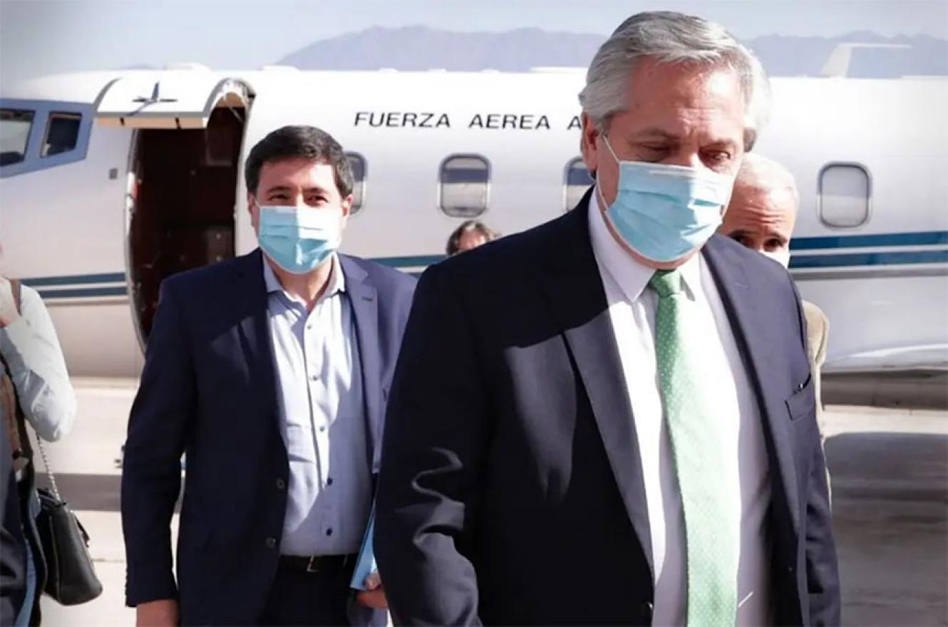 El Presidente junto al ministro Daniel Arroyo evalúan el diseño y alcance de la medida para implementar un ingreso familiar, que replantearía el actual esquema de planes sociales