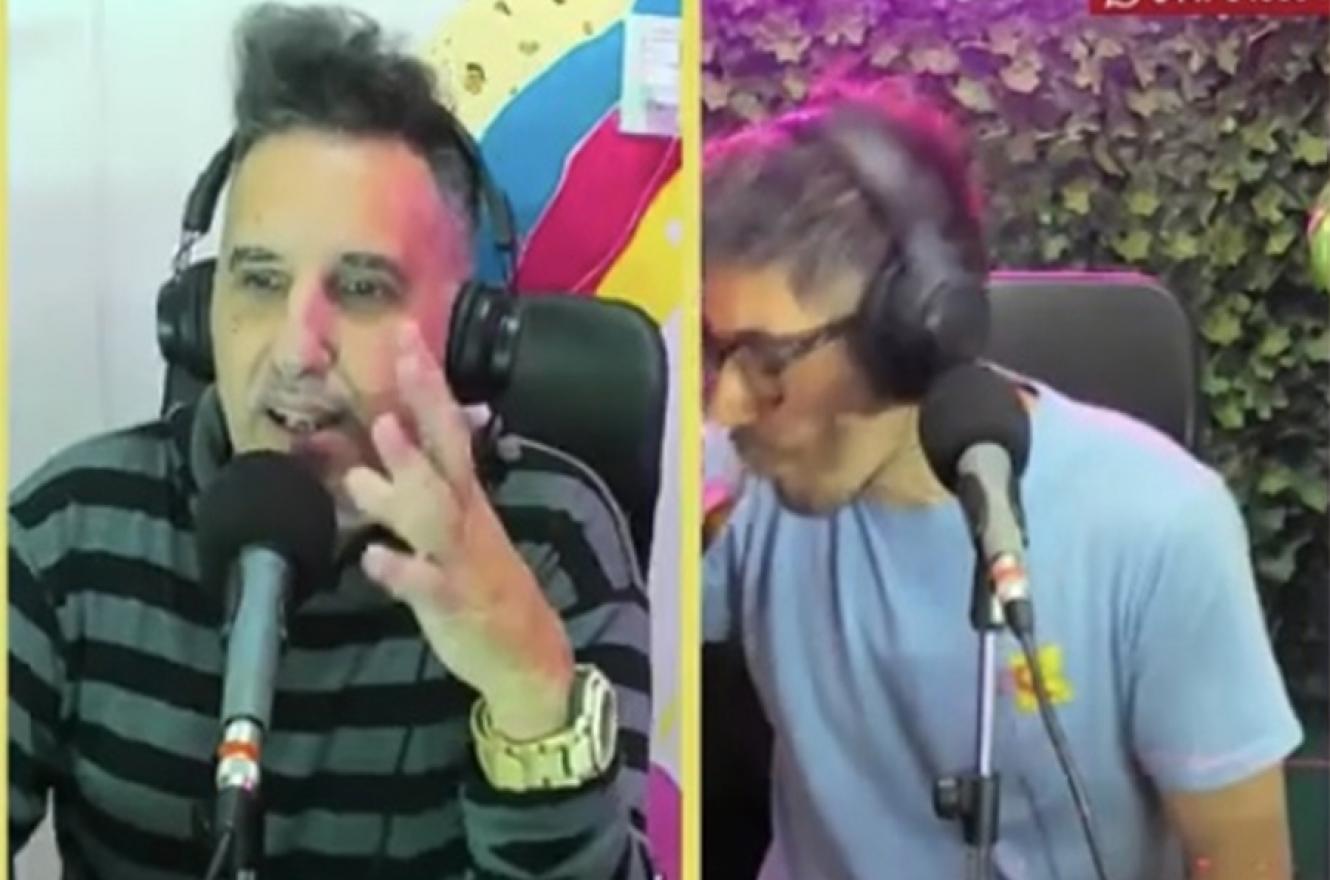 Imagen de archivo de Gustavo Saldaña quien conduce “Lo que se hereda, no se roba” por Streaming de FM Randon.