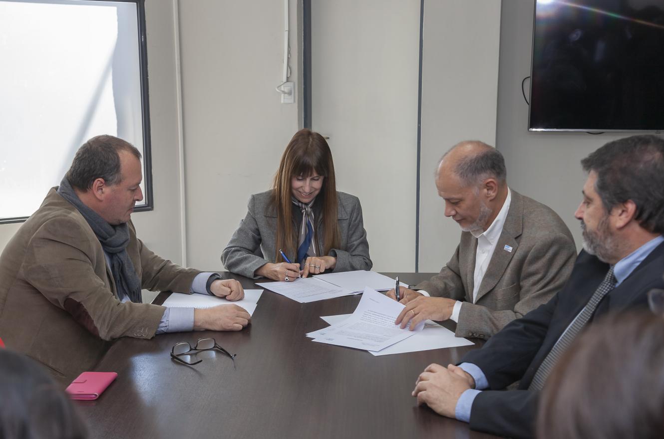 Salud y la UNER firmaron un convenio para promover hábitos saludables